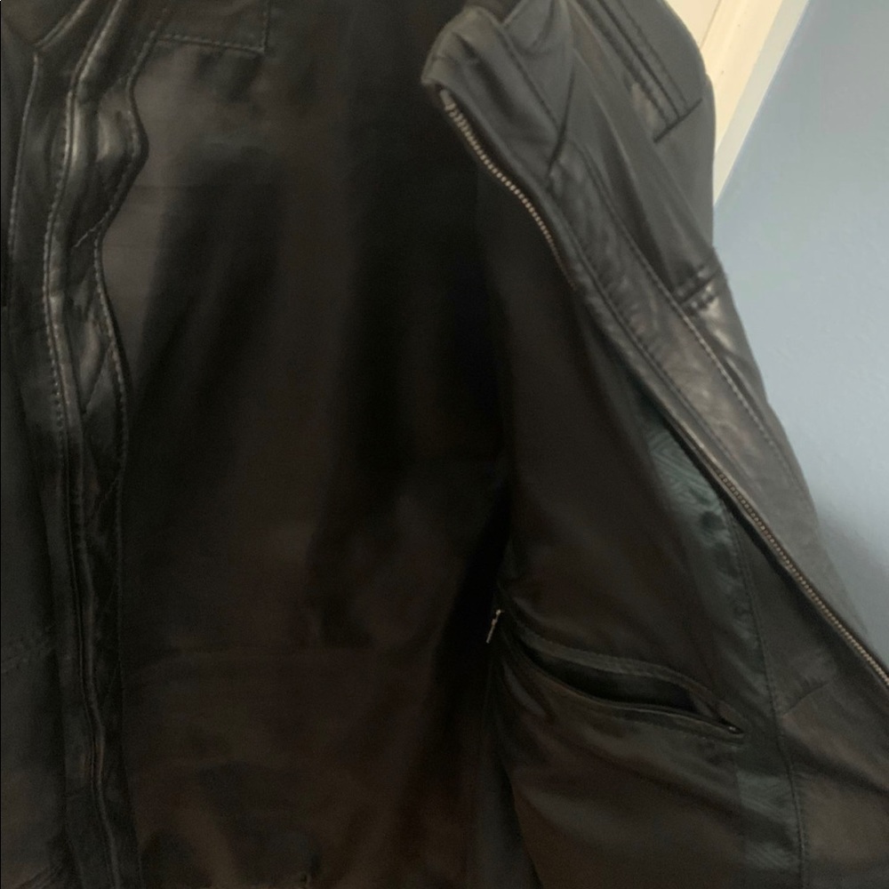 Leather jacket - Picture 3 of 3